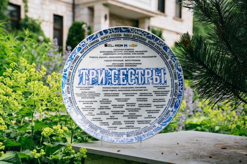 «Генетику пальцем не раздавишь». В Нижнем состоялась премьера сериала KION «Три сестры»