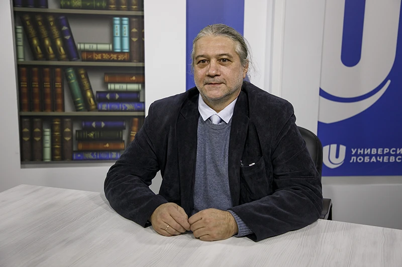 Заведующий кафедрой теоретической и прикладной лингвистики ИФИЖ ННГУ им. Н.И. Лобачевского, доктор филологических наук, профессор, академик РАЕ Тимур Радбиль Заведующий кафедрой теоретической и прикладной лингвистики ИФИЖ ННГУ им. Н.И. Лобачевского, доктор филологических наук, профессор, академик РАЕ Тимур Радбиль